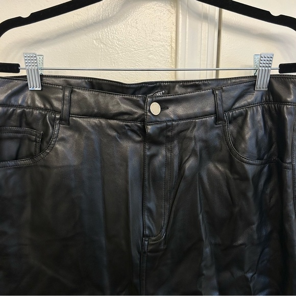 NWT Velvet Heart Black Midi Faux Leather Skirt with Middle Slit Size 31 - Picture 4 of 10